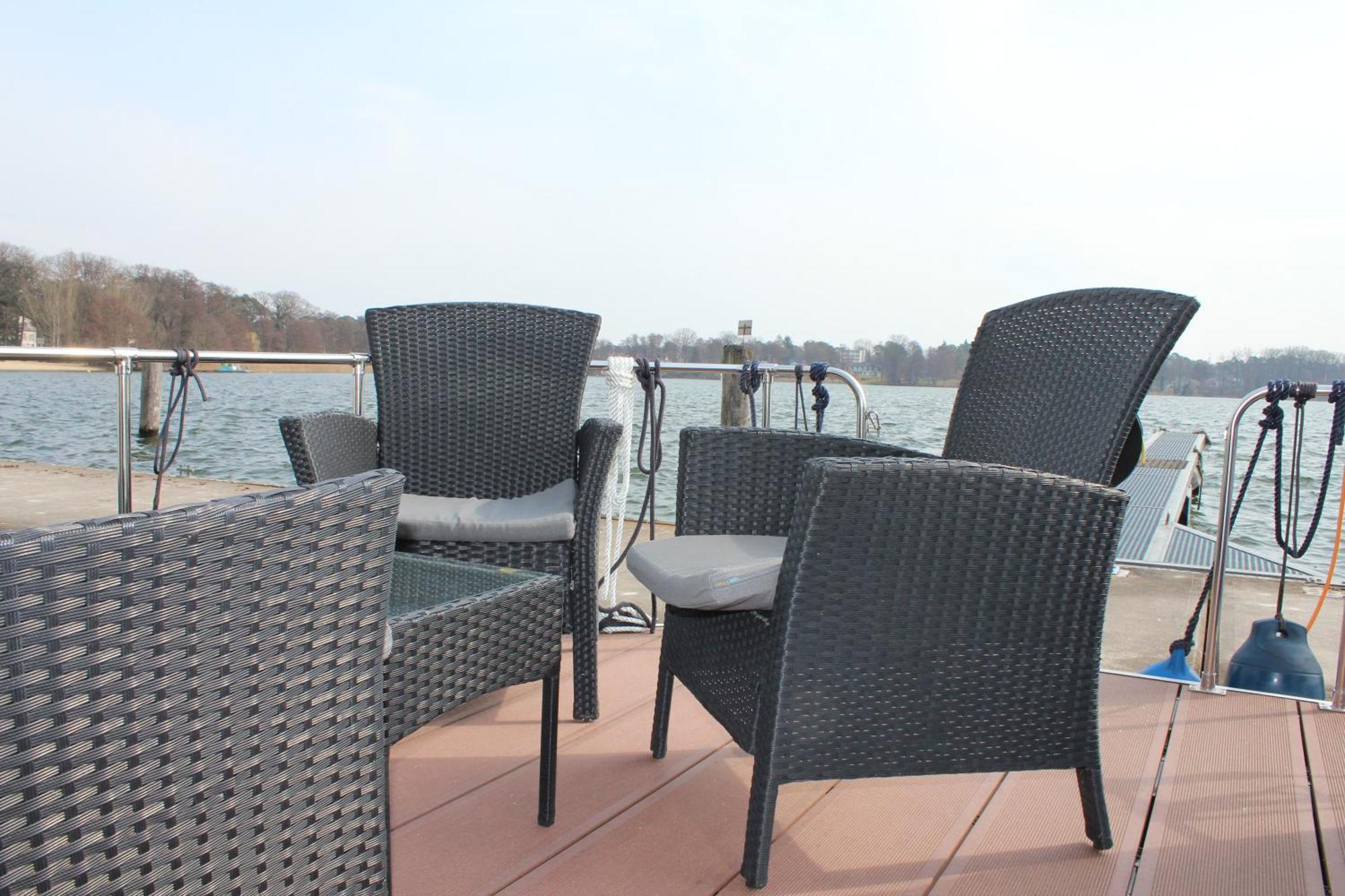 Wohlfuehlboot Hausboot - Festlieger Im Hafen Bad Saarow - Wc An Bord, Dusche An Land Hotel Luaran gambar